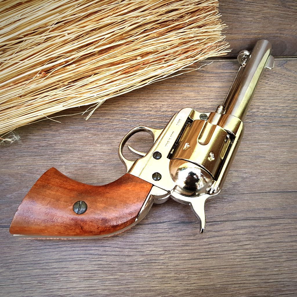 Colt Peacemaker Revolver Cowboy